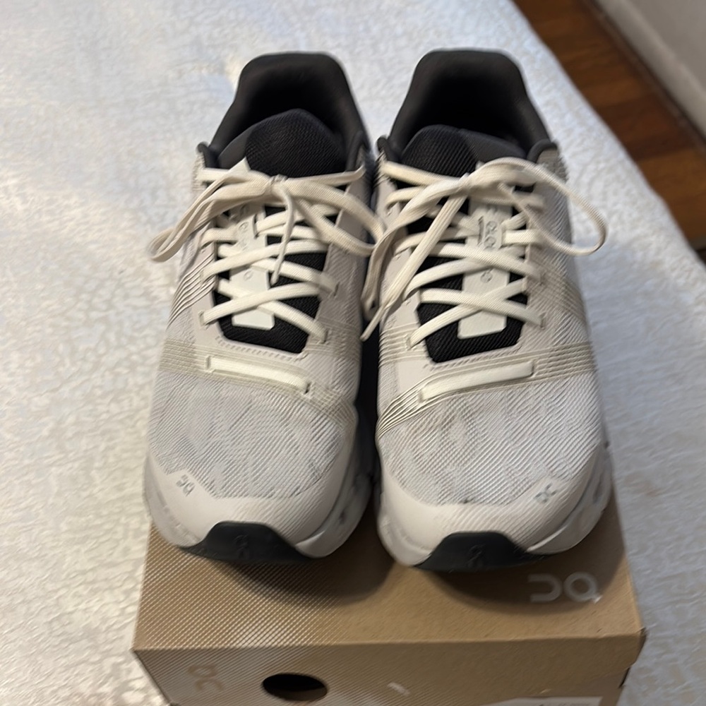 Women’s OnClouds running sneakers